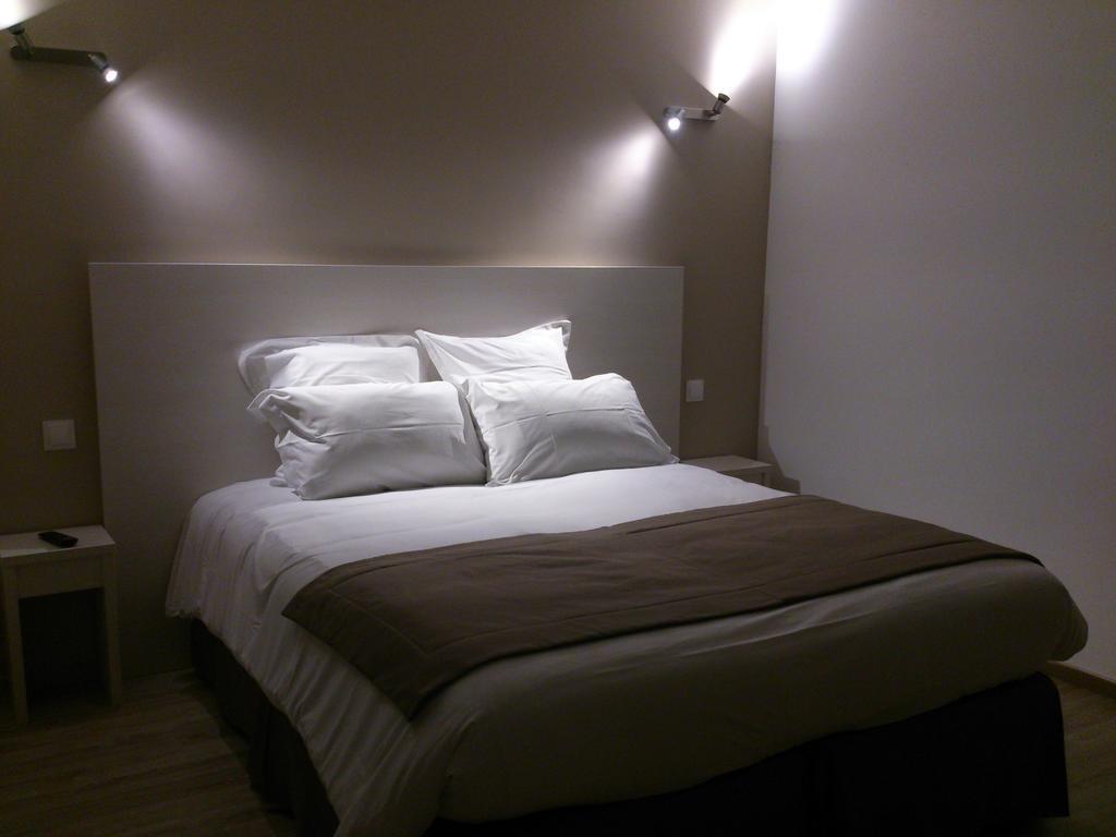 Hotel Les Petits Oreillers Saint-Martin-dʼArdèche Rum bild